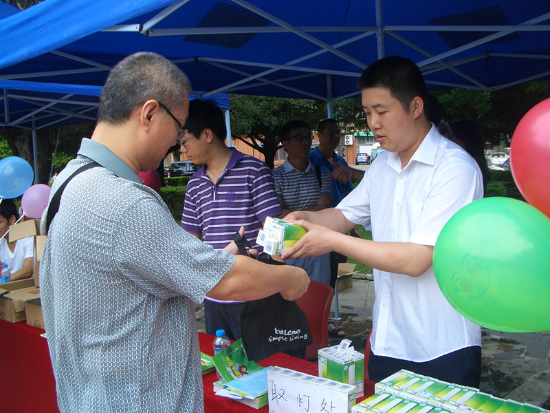 我会与深圳供电局联合举办“绿色照明 换灯行动”活动——前海花园站